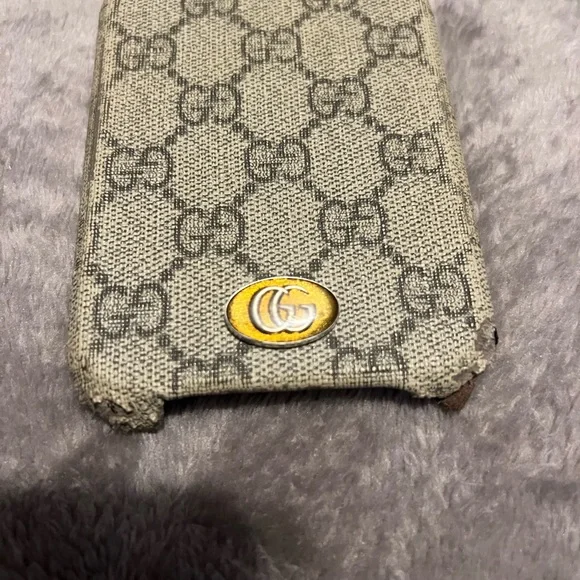 AUTHENTIC GUCCI PHONE CASE (IPHONE 13 PRO MAX) - Picture 5 of 12